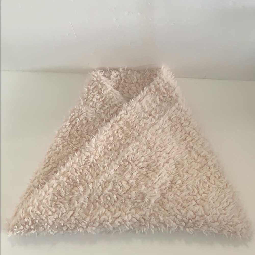 Scarf Off White Blush Cozy Warm Versatile Soft Excellent WORN ONCE